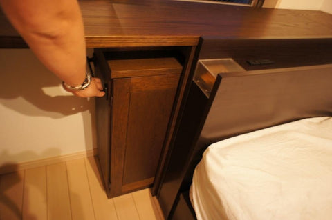 総幅4.2mの広々天板＆大量収納を備えたシステムデスク