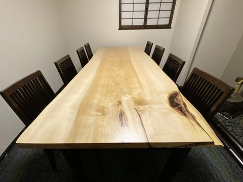 『割烹 阿吽』VIP室用イチョウの一枚板テーブル
