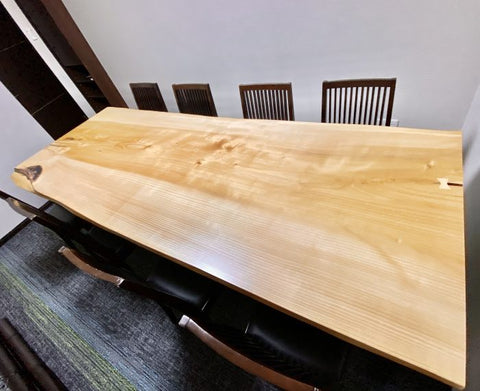 『割烹 阿吽』VIP室用イチョウの一枚板テーブル