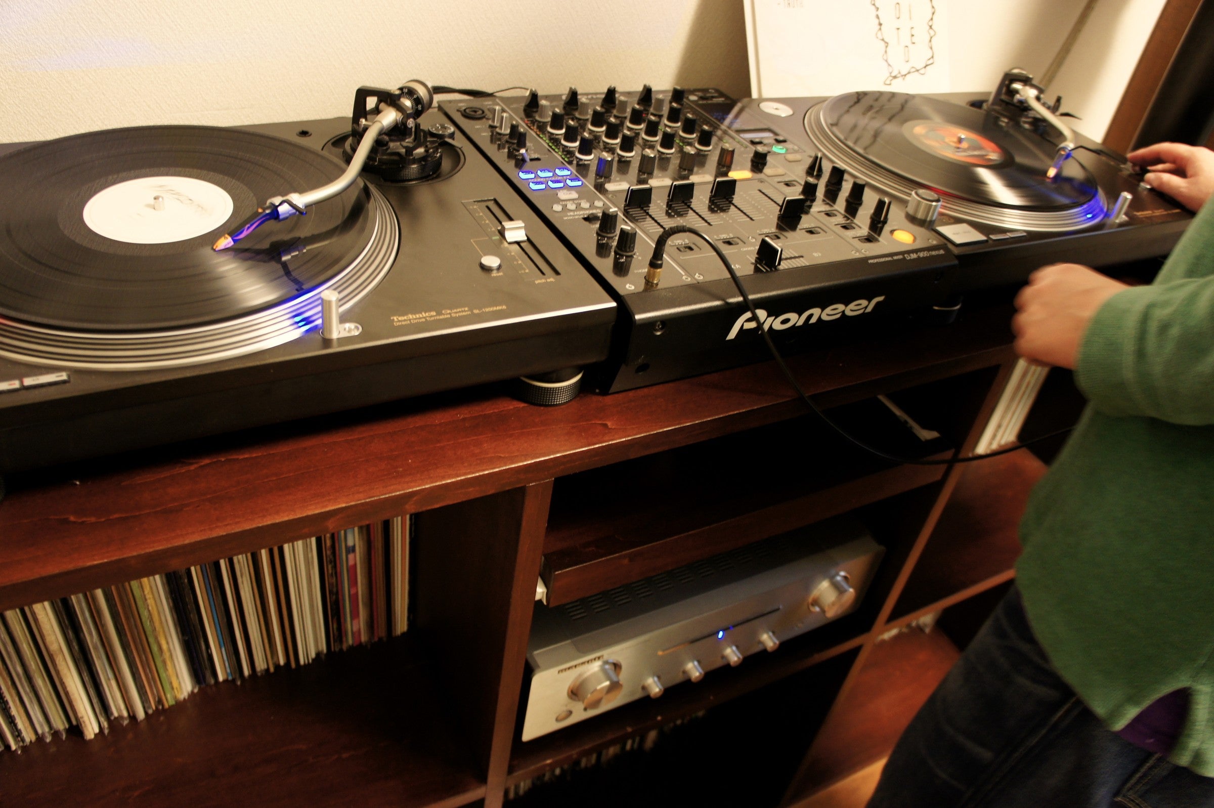 レコード/機材収納・DJ練習。理想を詰め込んだDJブース