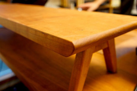 譜面台とデスクが一体となった、音楽制作専用デスク