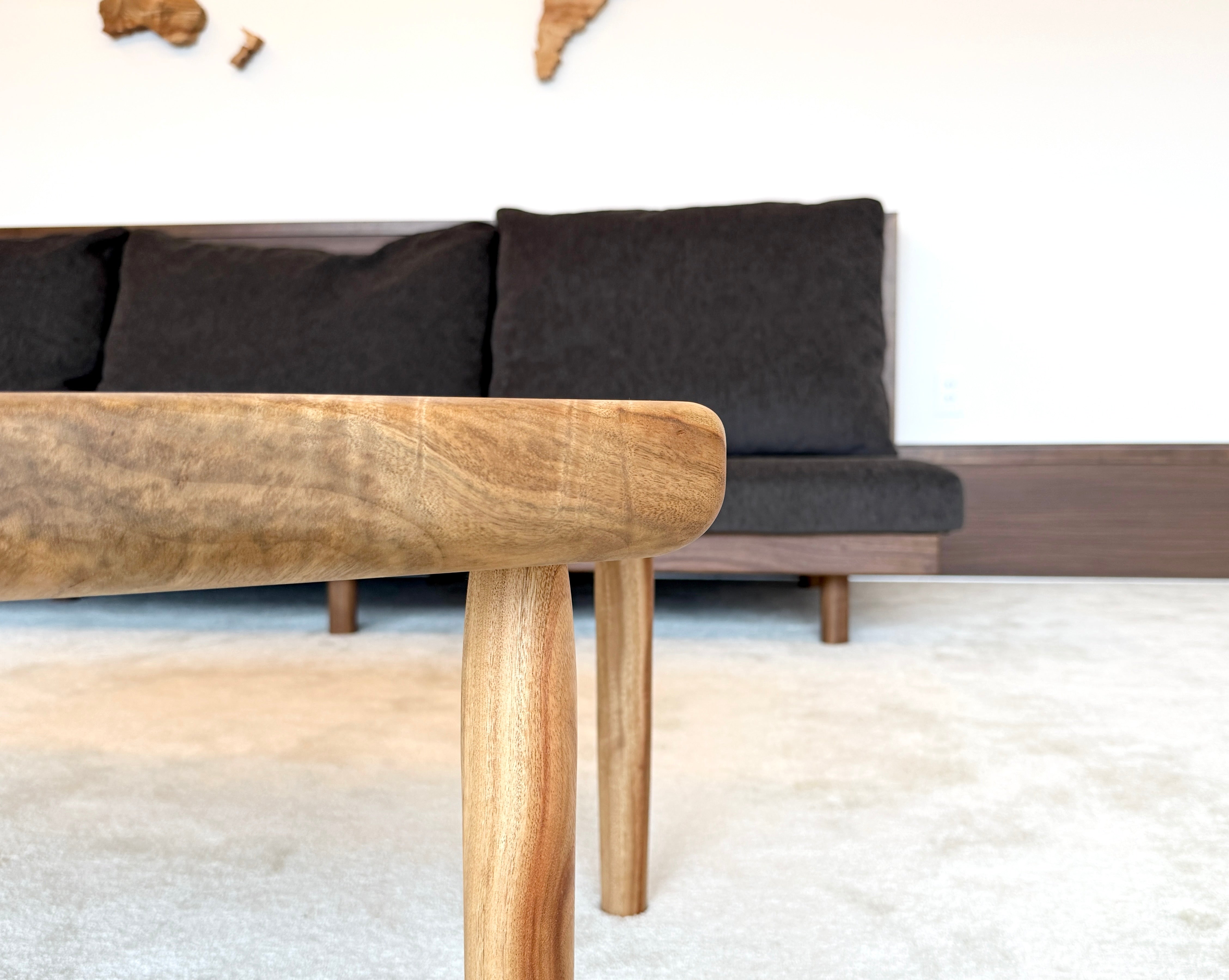 クス材のローテーブル。天板と脚の形状。オーダーメイド家具事例写真。